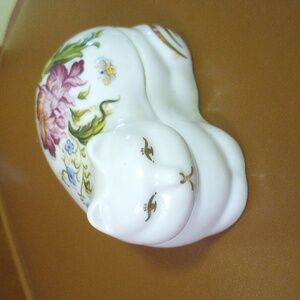 Elizabeth Arden Chelsea Gardens Ceramic Cat w/ Candle & Floral Design